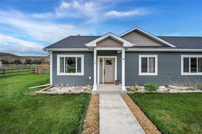 Landscaped front with sidewalk to front door. | Image 25