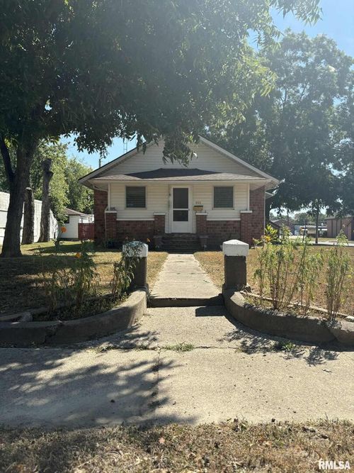 202 N Victor St, Christopher, IL, 62822-1257 | Card Image