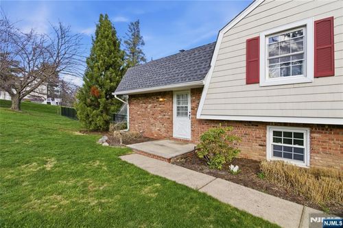 120 Carlough Rd, Upper Saddle River, NJ, 07458-1415 | Card Image