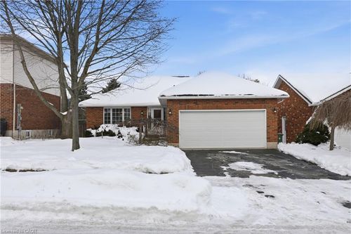 5 Linington Trail, Dundas, ON, L9H6Z5 | Card Image