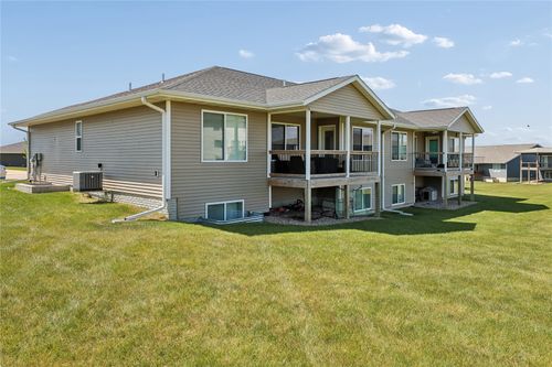 831 Heartland Ct, Fairfax, IA, 52228-9649 | Card Image