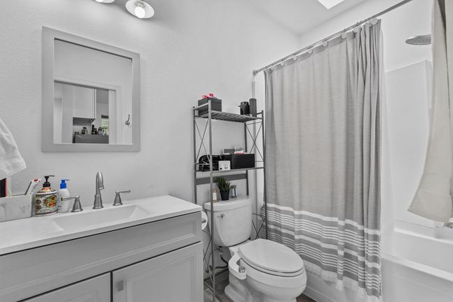 CASITA ADU: Full bathroom featuring vanity, shower / bath combo, toilet and a skylight! | Image 34