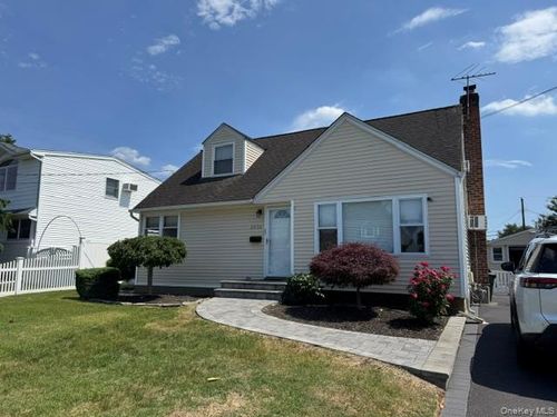 2656 Cedar Ln, N Bellmore, NY, 11710-2423 | Card Image