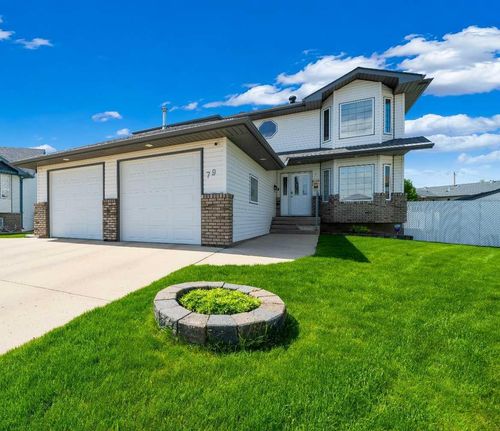 79 Henderson Crt Ne, Medicine Hat, AB, T1C1Y9 | Card Image