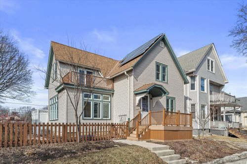 3321 N Newhall St, Milwaukee, WI, 53211-3045 | Card Image