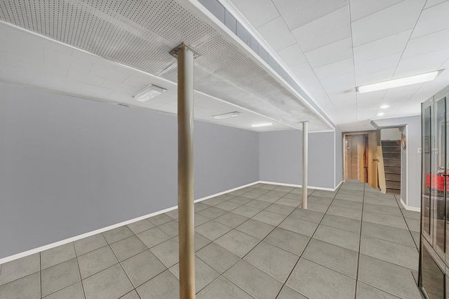 70 69 Th St, House other with 3 bedrooms, 2 bathrooms and null parking in Glendale NY | Image 26