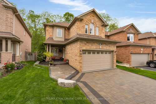 383 Hewitt Cir, Newmarket, ON, L3X2L8 | Card Image