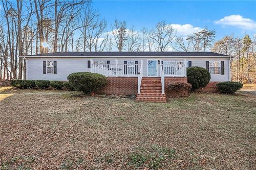 1115 Cross Creek Dr, Walnut Cove, NC, 27052-5843 | Card Image