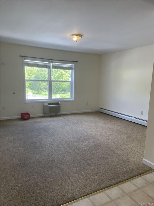 apt-1-696 South St, Highland, NY, 12528-5243 | Card Image