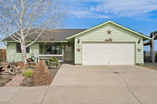 1554 Ne Larry Ct, Prineville, OR, 97754-9354 | Card Image
