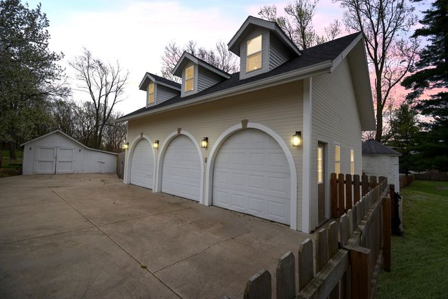 1005 Hovey Ave, House other with 3 bedrooms, 4 bathrooms and 11 parking in Normal IL | Image 85