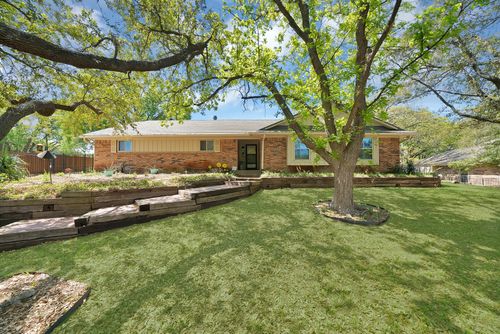 2812 Whisperwood Trl, Dwg, TX, 76016-6021 | Card Image