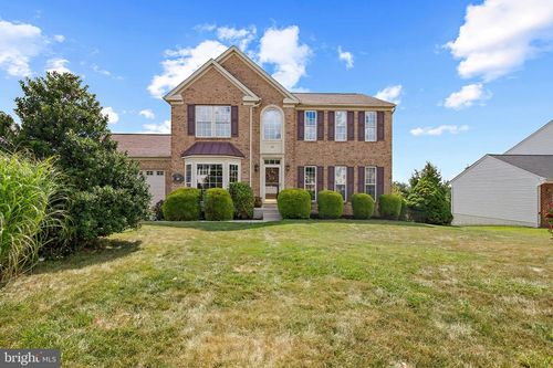 18 Yara Way, HANOVER, PA, 17331-8476 | Card Image