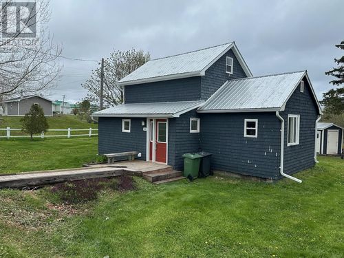 33 Knights Ave, Souris, PE, C0A2B0 | Card Image