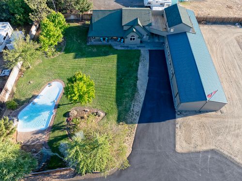 536 Rogue Air Dr, Shady Cove, OR, 97539-9750 | Card Image