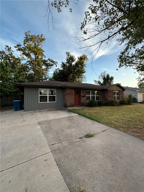 1006 Se 4th St, Bentonville, AR, 72712-6023 | Card Image