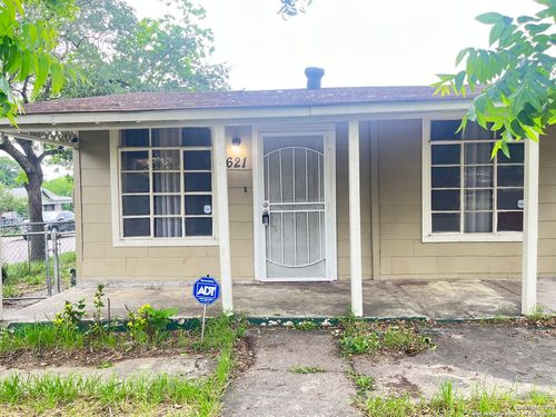 621 S Elmendorf, San Antonio, TX, 78207-5246 | Card Image