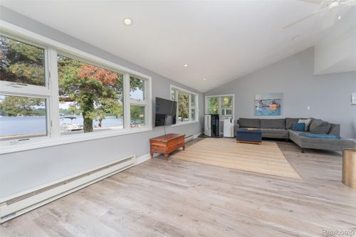 13414 N Lake Rd, Gregory, MI, 48137-9623 | Card Image