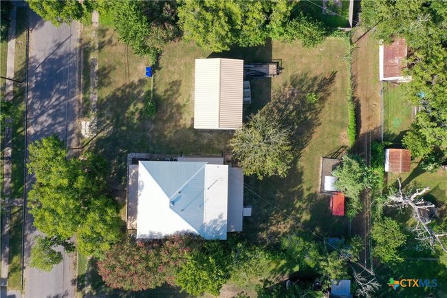 205 Hubbard Street, House other with 5 bedrooms, 3 bathrooms and null parking in Yoakum TX | Image 7