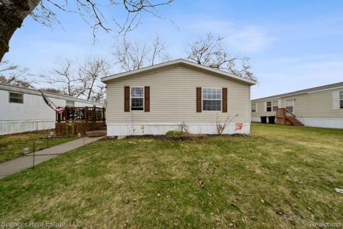 6619 Sleepy Hollow Blvd, Holly, MI, 48442-8215 | Card Image