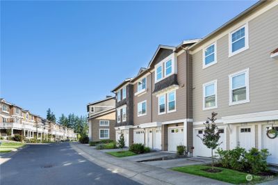 B105 - 7574 129th Place Se, Townhouse with 2 bedrooms, 1 bathrooms and null parking in Newcastle WA | Image 2