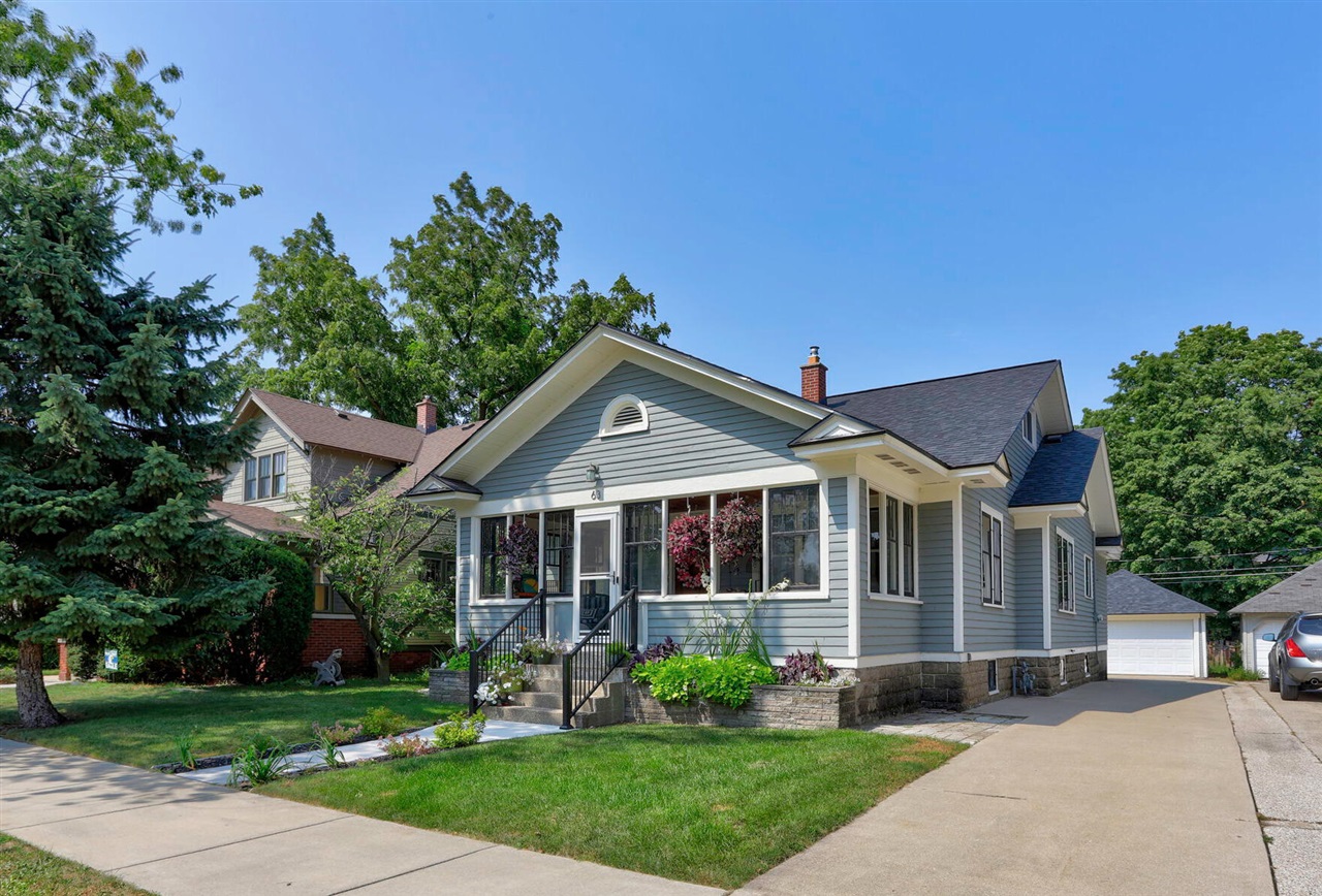 19th St, Holland, MI 49423