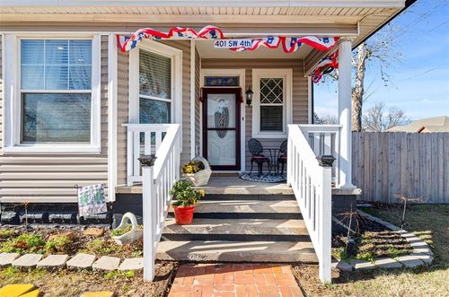 401 4th St, Tuttle, OK, 73089-8945 | Card Image