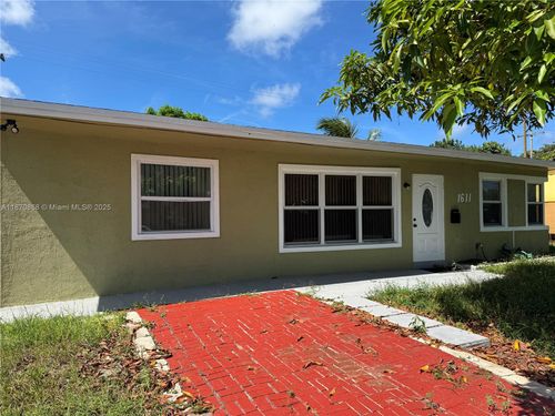 1611 Ne 32nd Pl, Pompano Beach, FL, 33064-6729 | Card Image