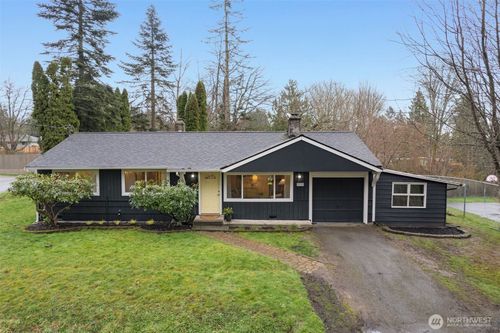 20068 21st Ave Ne, Shoreline, WA, 98155-1376 | Card Image