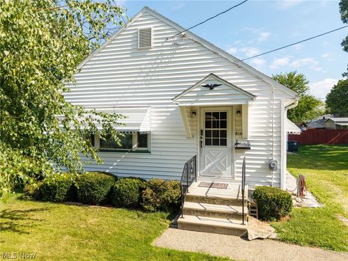 815 Iona Ave, Akron, OH, 44314-2912 | Card Image