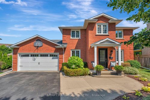 55 Abbey Close, Ancaster, ON, L9G4K8 | Card Image