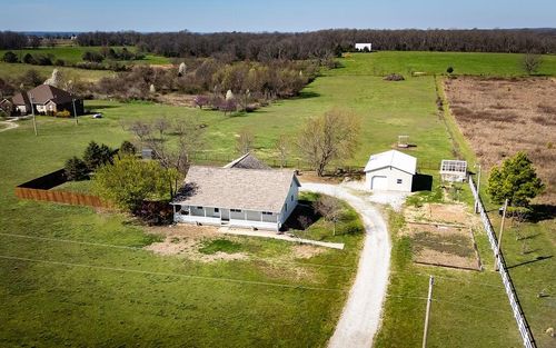 21561 Lawrence 1074, Monett, MO, 65708-8268 | Card Image