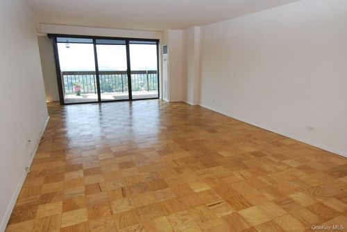 apt-28h-27110 Grand Central Pkwy, Floral Park, NY, 11005-1228 | Card Image