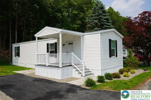 420 Upper Pmhe North Dr, East Stroudsburg, PA, 18302-6906 | Card Image