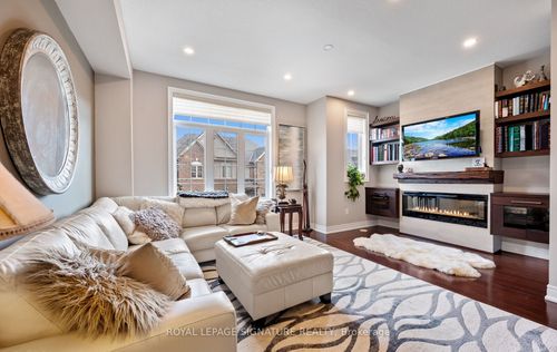 19-5988 Turney Drive, Mississauga, ON, L5M0S5 | Card Image