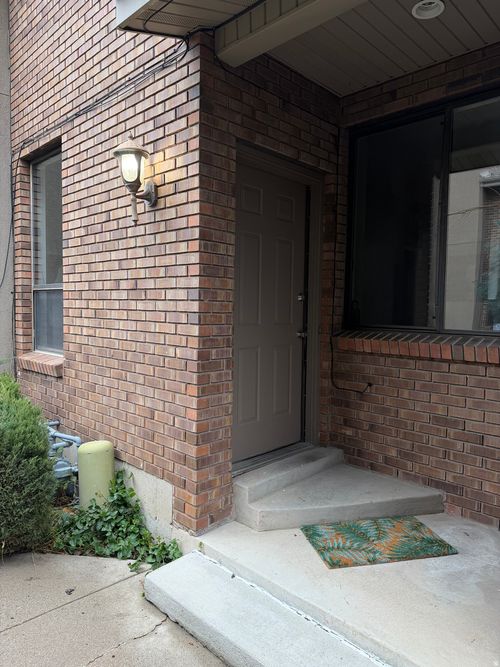 8722 S Oakwood Park Cir, Sandy, UT, 84094-1800 | Card Image