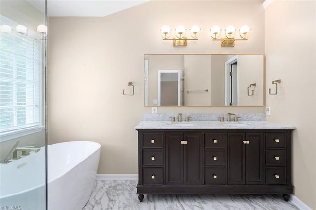 2001 Treyburn Ln, House other with 4 bedrooms, 3 bathrooms and null parking in High Point NC | Image 20