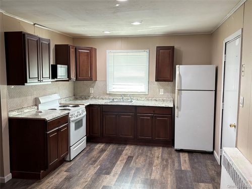 170 Van Buren St, West Babylon, NY, 11704-3411 | Card Image