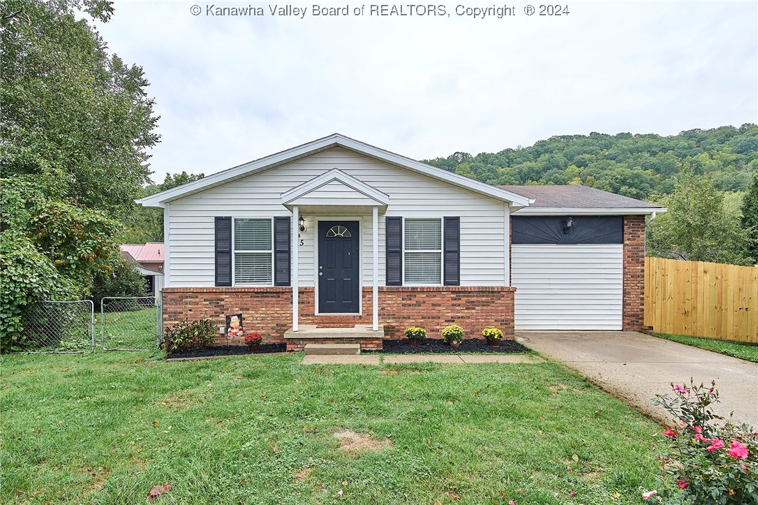 Aspen Ln, Saint Albans, WV 25177