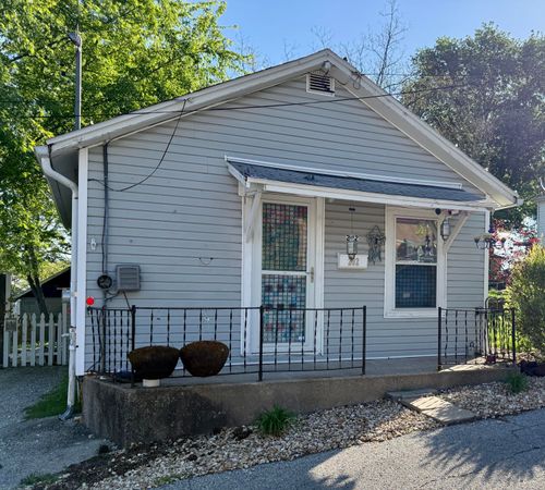 202 W Hess Way, JEFFERSON CITY, MO, 65101-1710 | Card Image