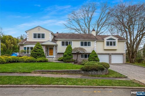 31 Collins Ave, Closter, NJ, 07624-2816 | Card Image