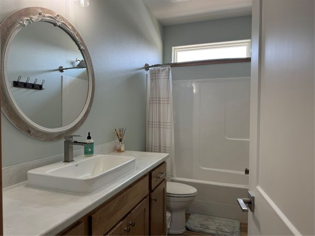 Guest Full Bathroom | Image 34