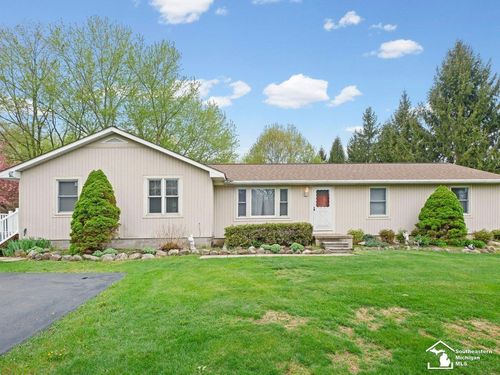 2760 Spring Hill Dr, Howell, MI, 48843-8811 | Card Image