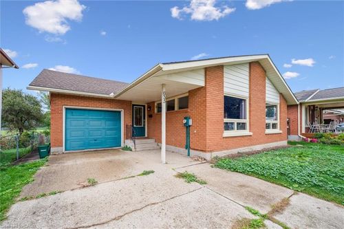 635 Raglan St, Palmerston, ON, N0G2P0 | Card Image