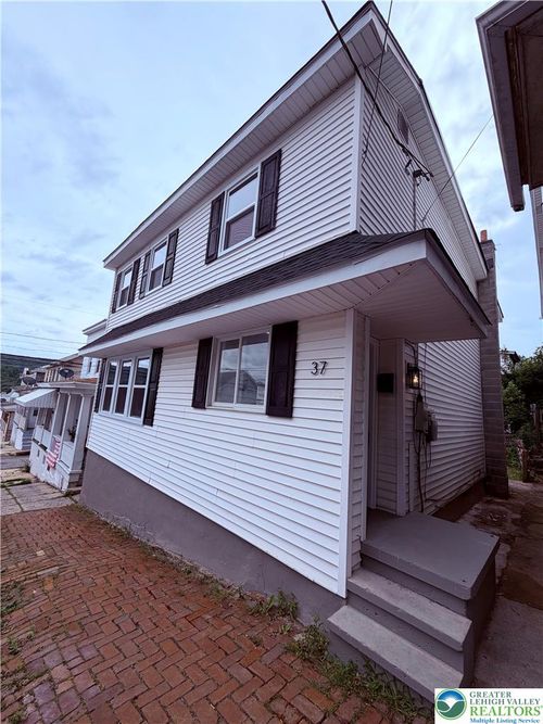 37 Jones St, Lansford, PA, 18232-2215 | Card Image