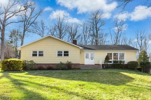 150 Lenape Ln, Berkeley Heights, NJ, 07922-2360 | Card Image