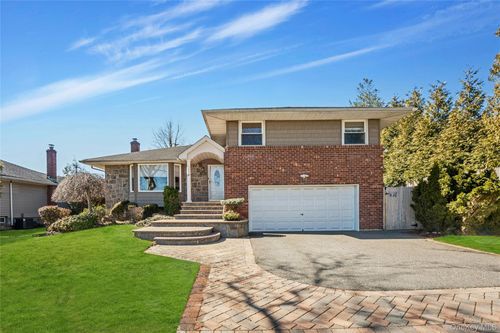 37 Winthrop Rd, Plainview, NY, 11803-1131 | Card Image