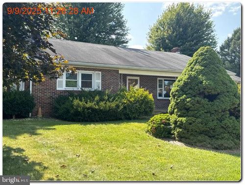 830 E Main St, MACUNGIE, PA, 18062-1720 | Card Image