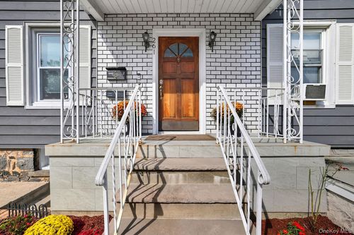 261 Edwards Pl, Yonkers, NY, 10703-2342 | Card Image