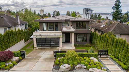 2256 Jefferson Ave, West Vancouver, BC, V7V2A8 | Card Image